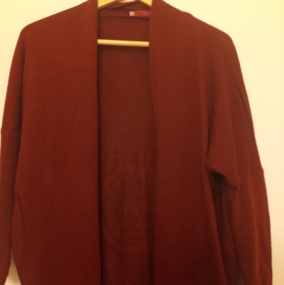A beautiful brownish red cover up shawl. - Picture 3 of 5